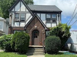 featured image of 3951 Hazelhurst Ave #1