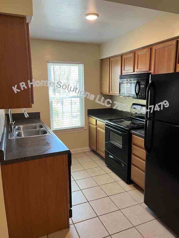 1449 Olivewood Ct - Photo 2 of 8