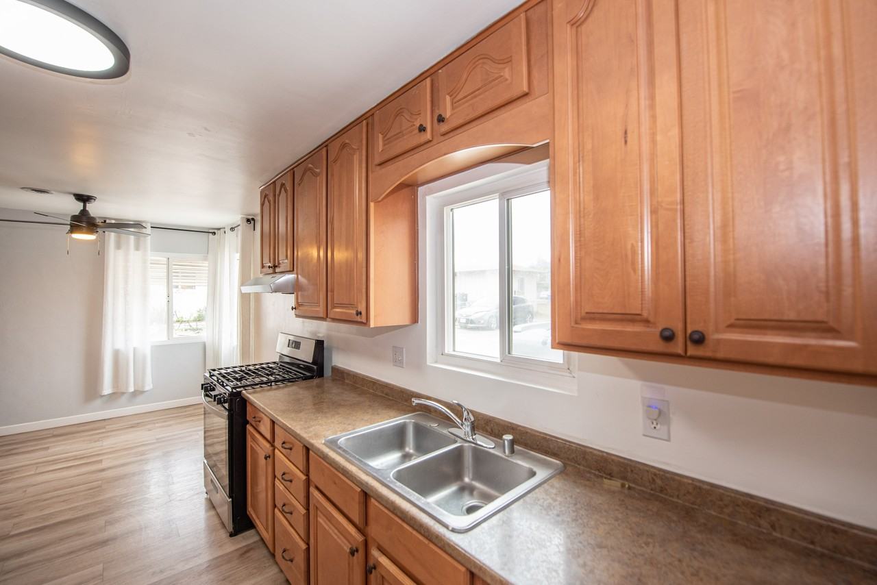 1405 Skyline Dr #1 - Photo 3 of 50
