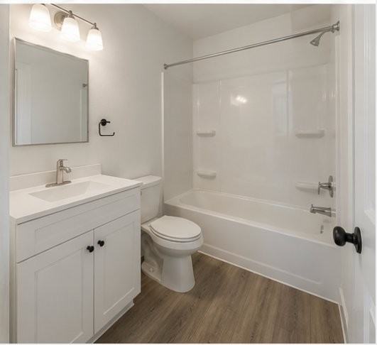 149 E 1st St #2 - Photo 5 of 5