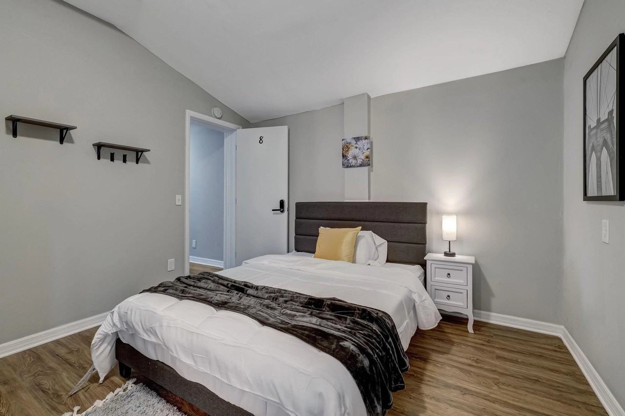 7206 Ridgeway Rd N - Photo 3 of 12