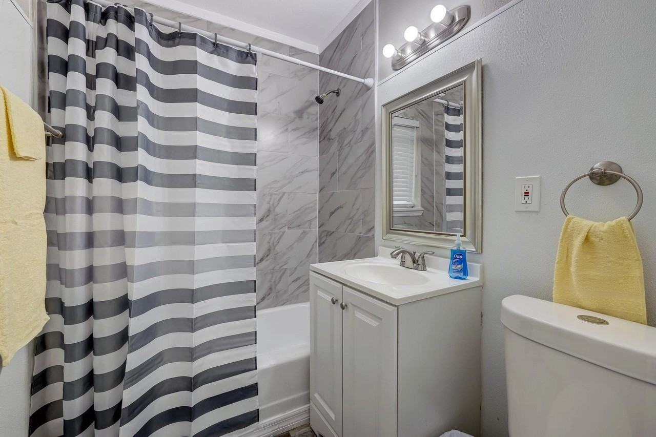 7206 Ridgeway Rd N - Photo 7 of 12