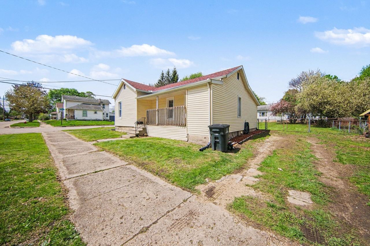 300 E Argyle St - Photo 2 of 15