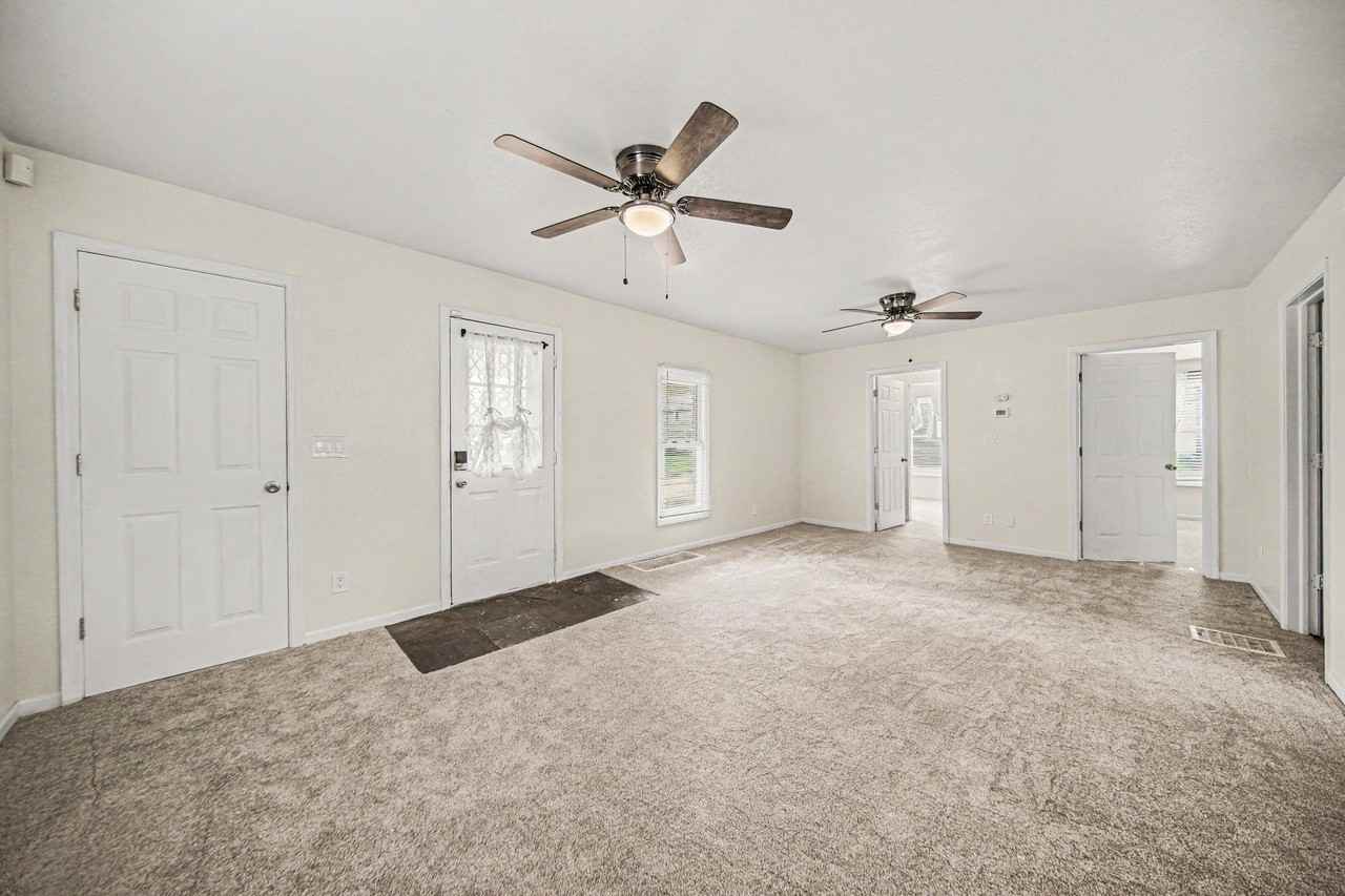 300 E Argyle St - Photo 3 of 15