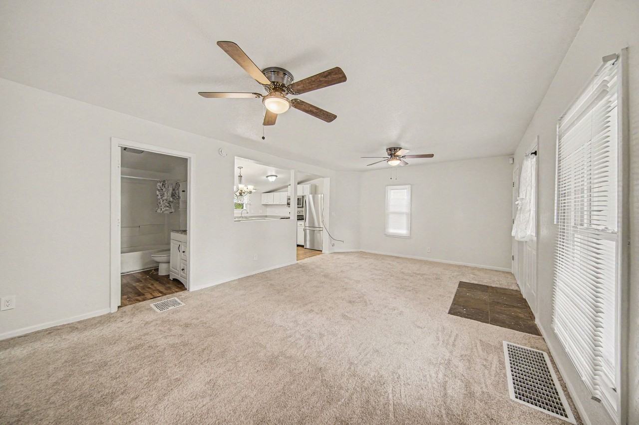 300 E Argyle St - Photo 4 of 15