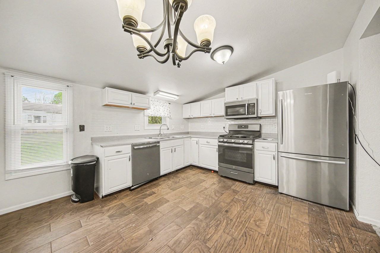 300 E Argyle St - Photo 5 of 15