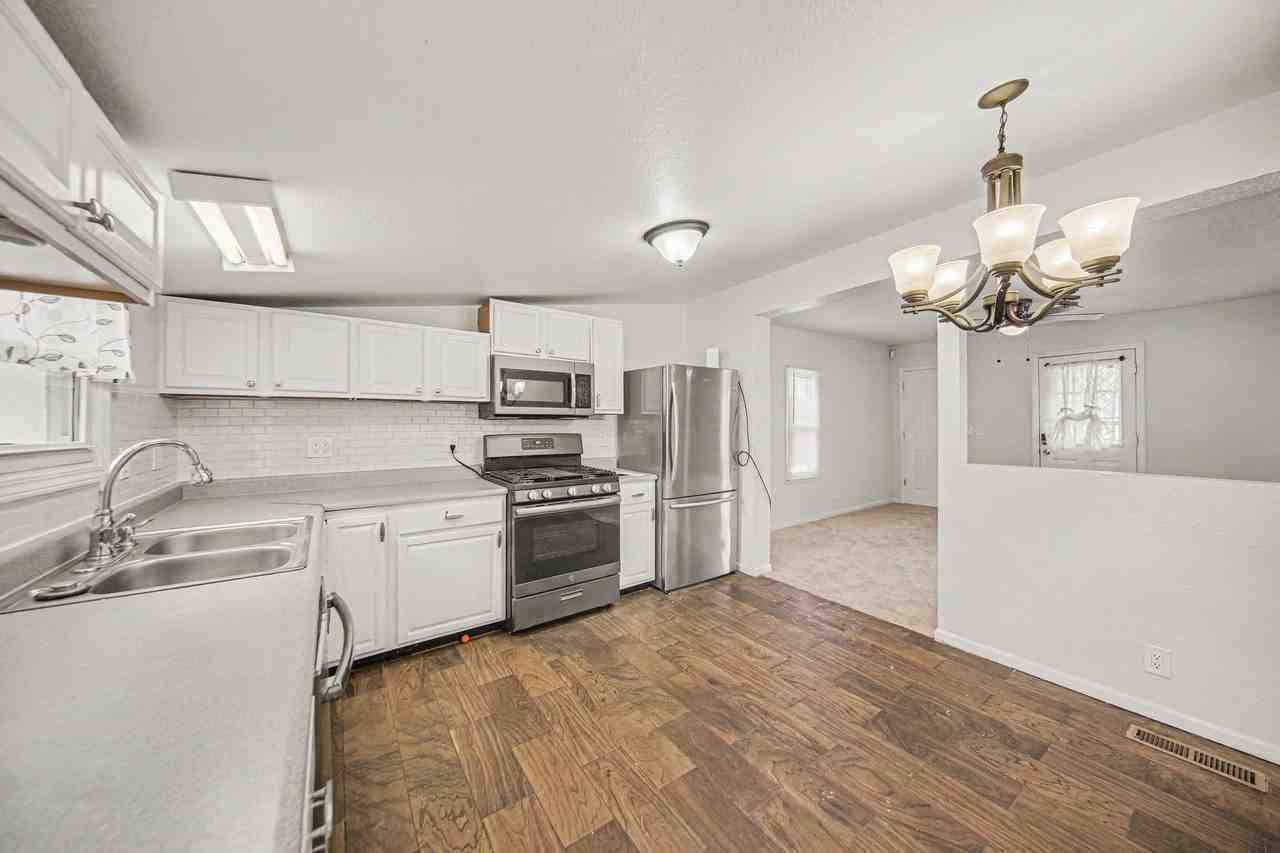 300 E Argyle St - Photo 6 of 15