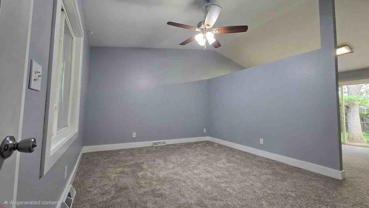 2125 44th St - Photo 3 of 13