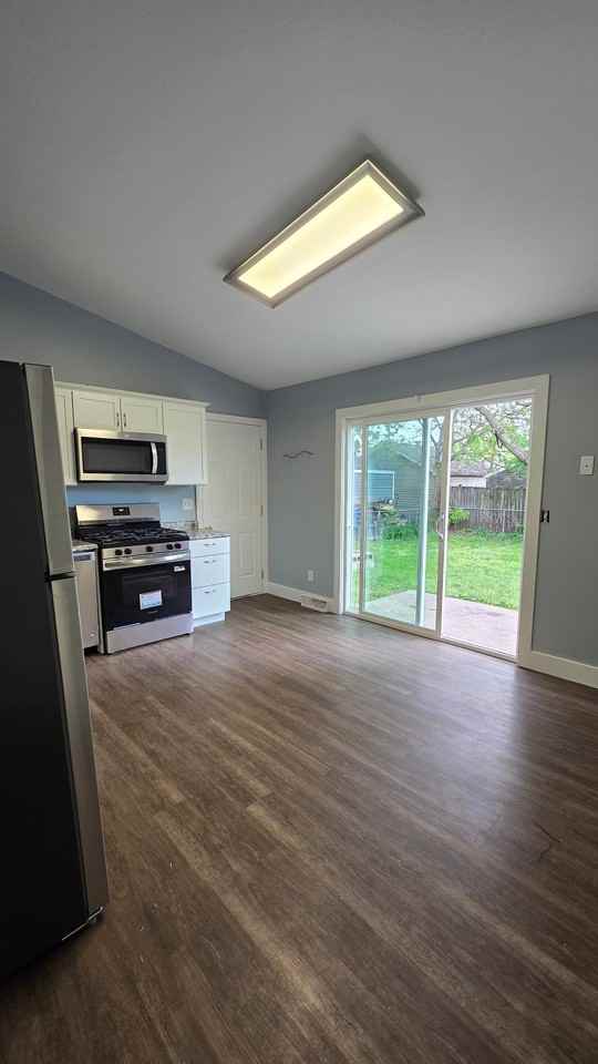 2125 44th St - Photo 5 of 13