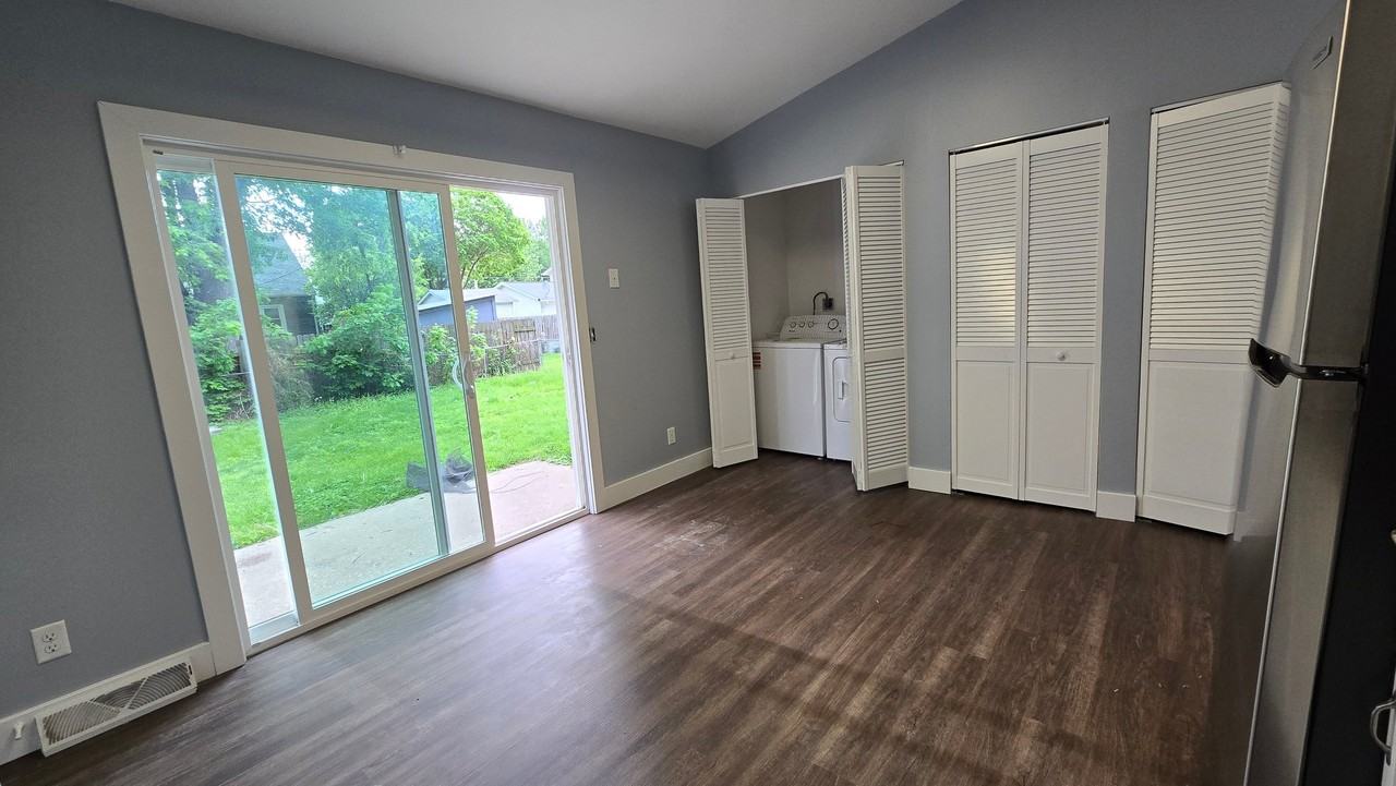 2125 44th St - Photo 6 of 13