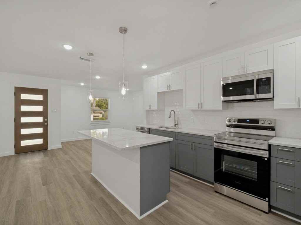 12057 Bellafonte Dr - Photo 4 of 15