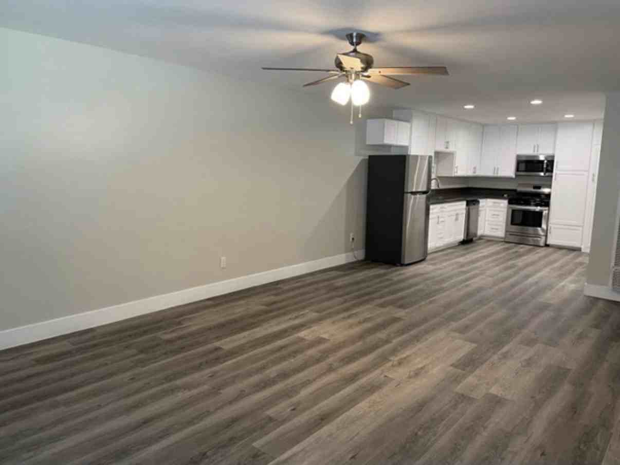 200 East Wakefield Avenue - Photo 3 of 18
