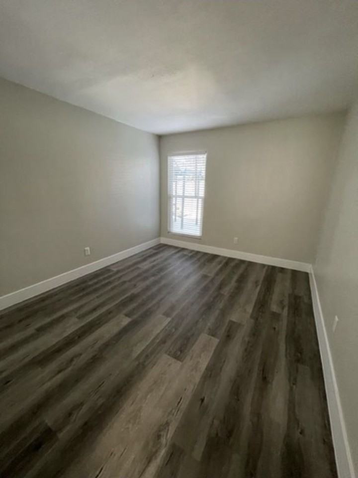 200 East Wakefield Avenue - Photo 7 of 18