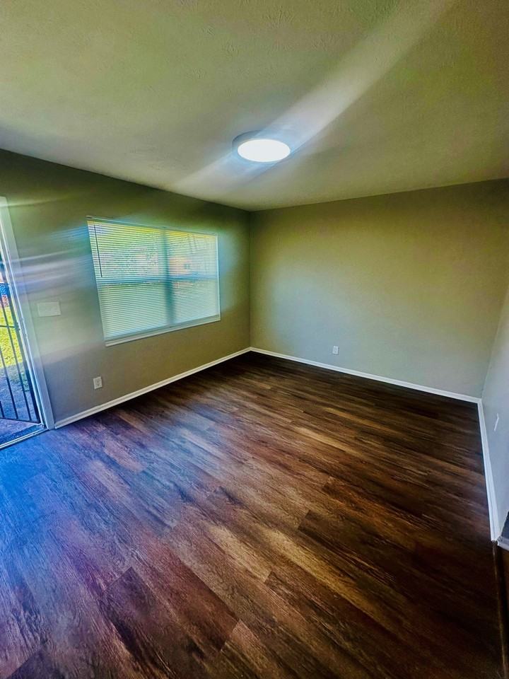 7203 Ken Knight Dr E - Photo 3 of 20