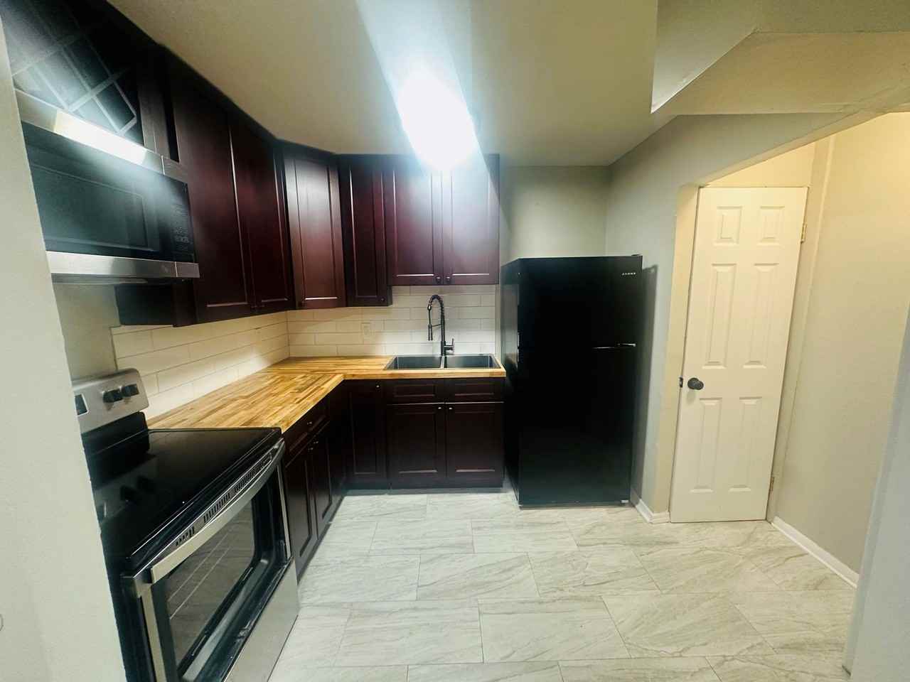7203 Ken Knight Dr E - Photo 7 of 20