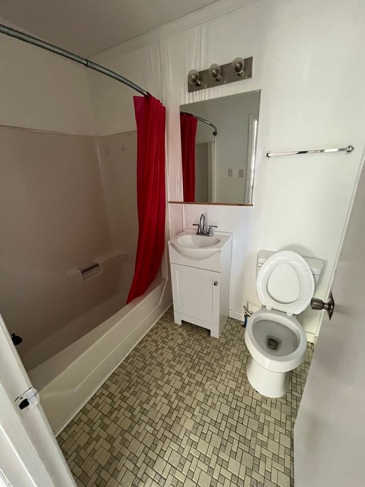 1455 Saint Andrews St #B - Photo 3 of 6