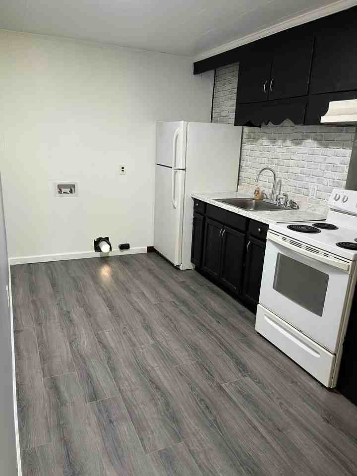 1455 Saint Andrews St #B - Photo 6 of 6