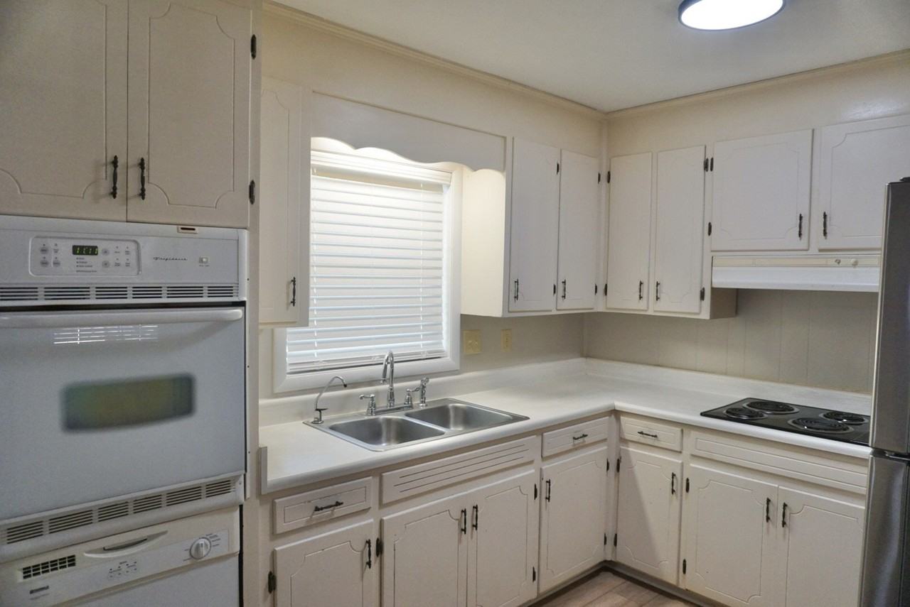 215 Cardinal Ln - Photo 6 of 20