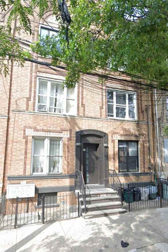 38 Lincoln Ave #2R