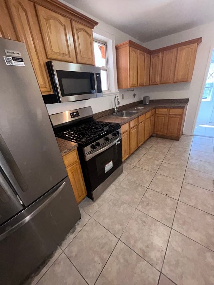 636 E 230th St #1 - Photo 3 of 8