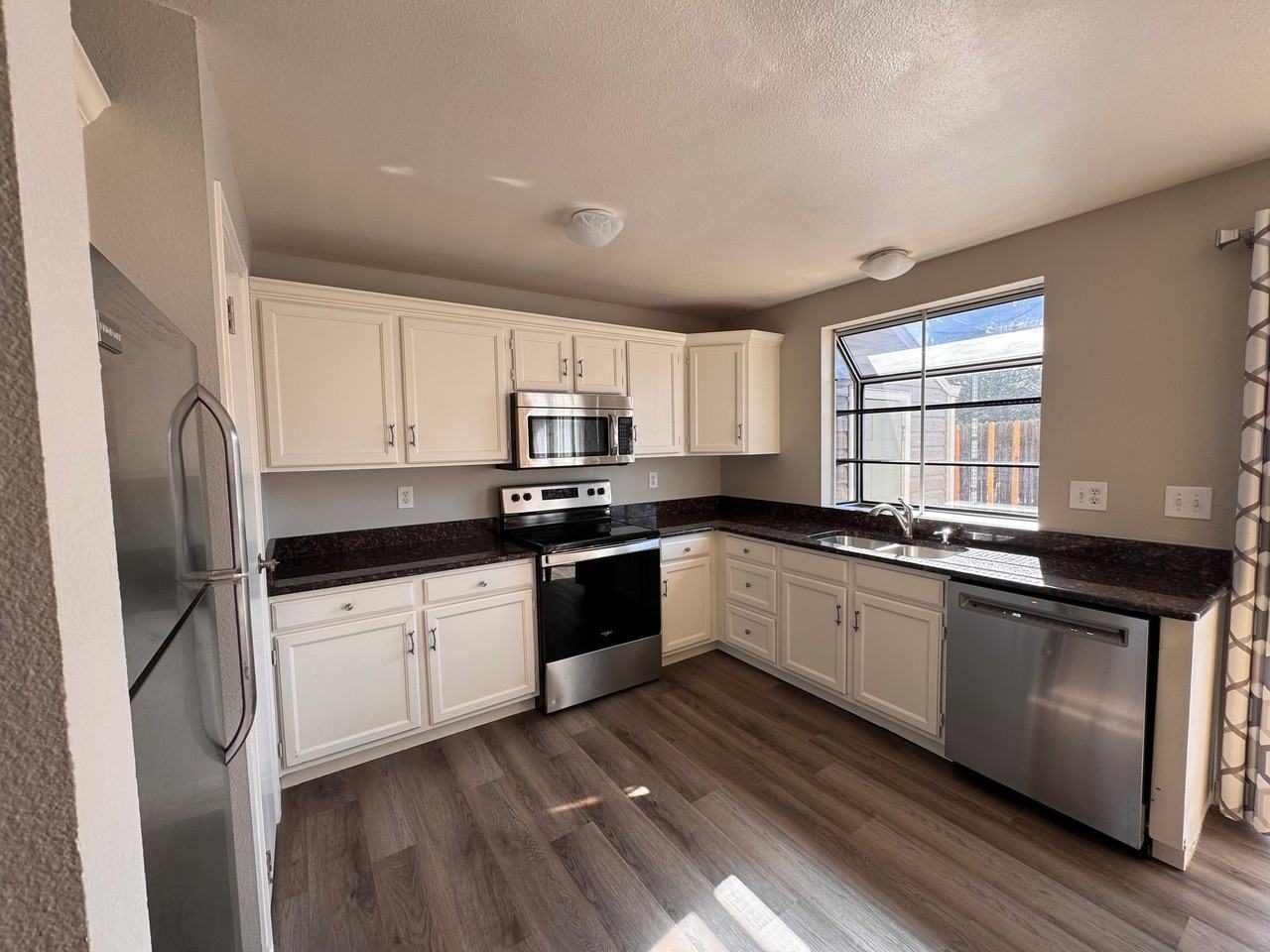 4633 S Crystal Way #E - Photo 4 of 18