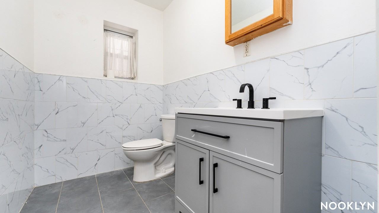 1635 Prospect Pl #1 - Photo 3 of 20