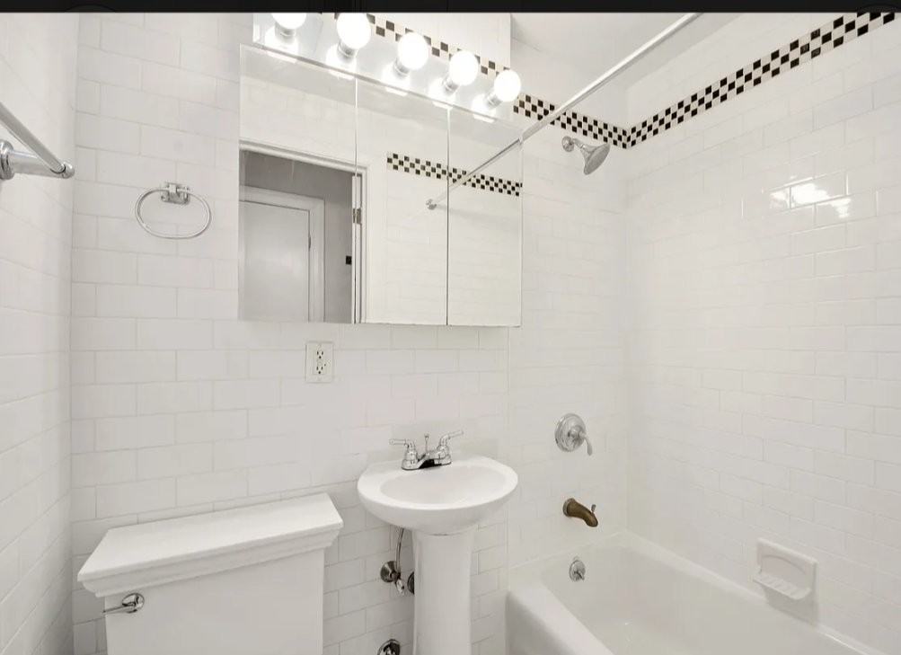E 27th St #4 - Photo 2 of 5