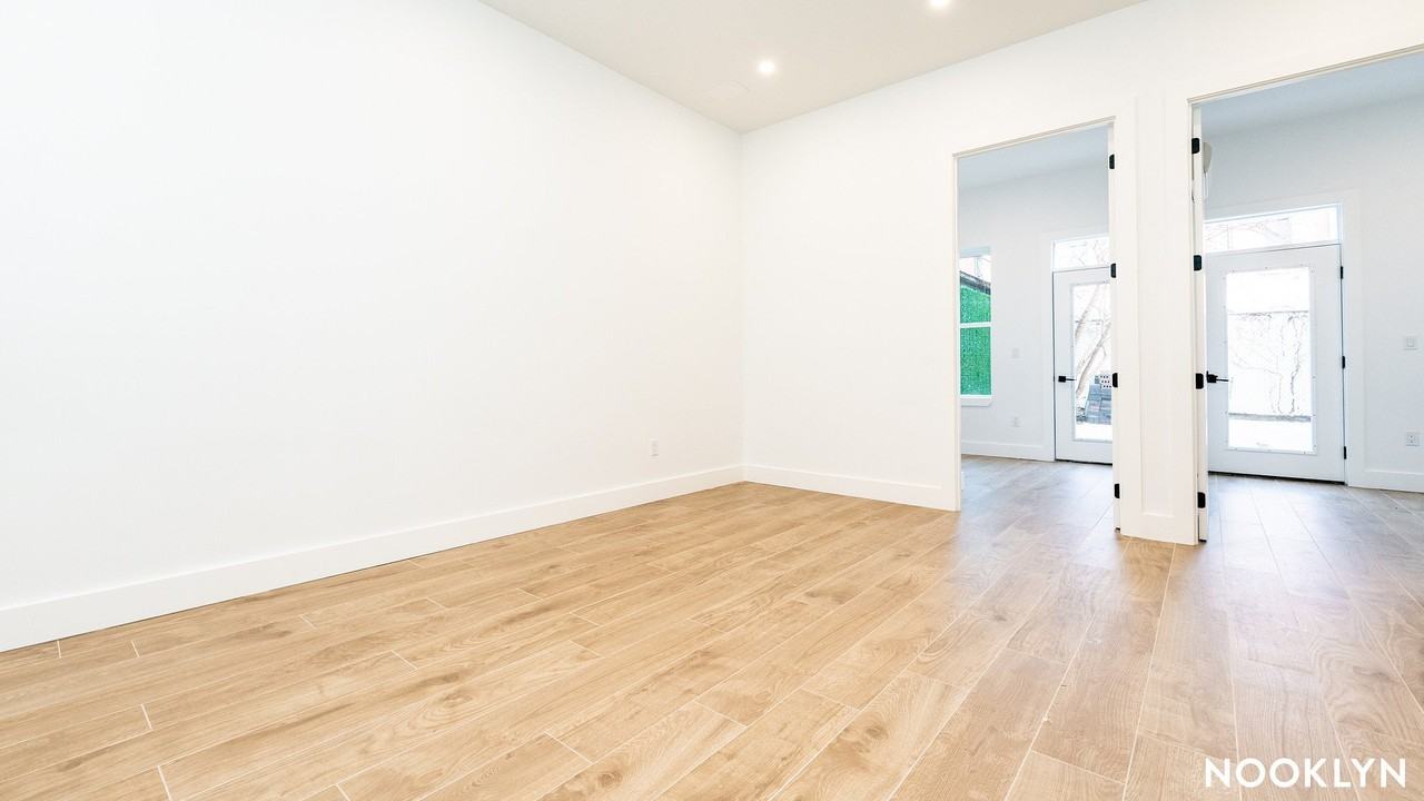 897 New York Ave #1R - Photo 4 of 15
