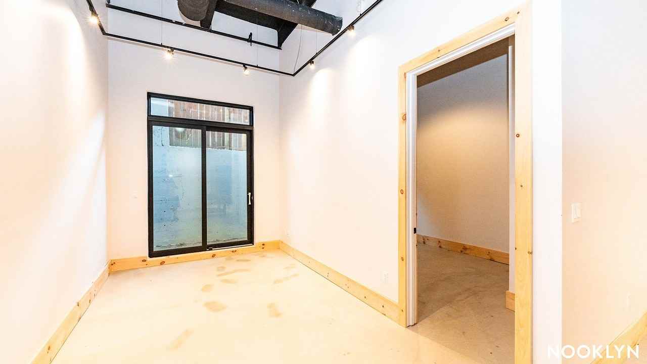 255 18th St #105 - Photo 3 of 20