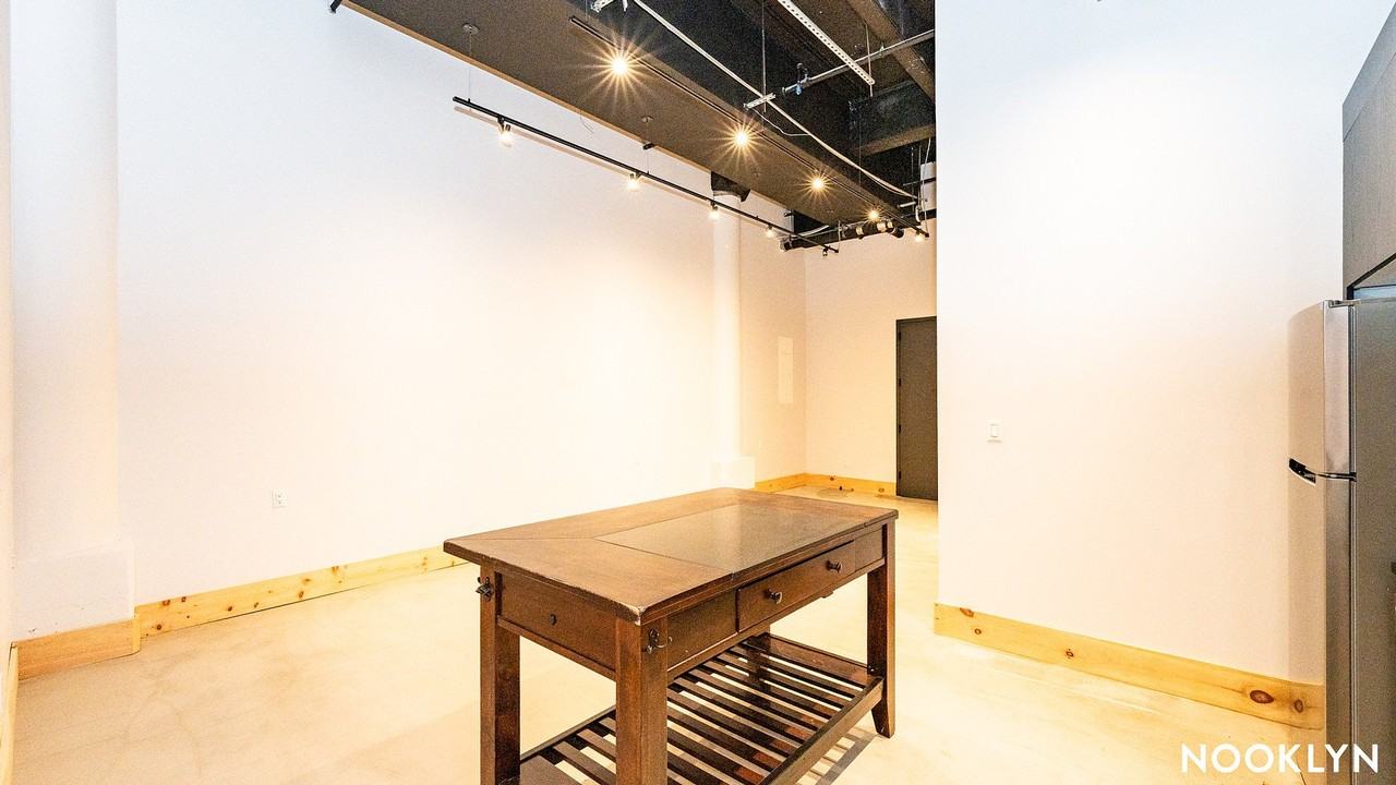 255 18th St #105 - Photo 4 of 20