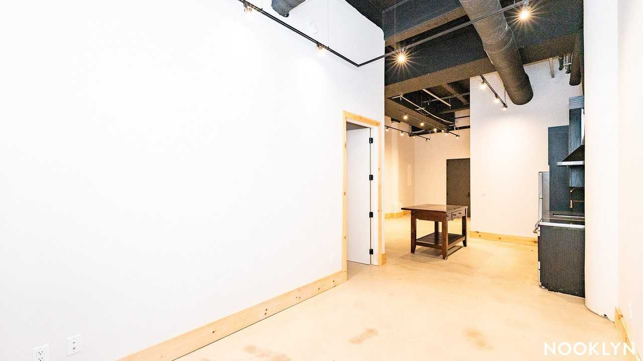 255 18th St #105 - Photo 6 of 20