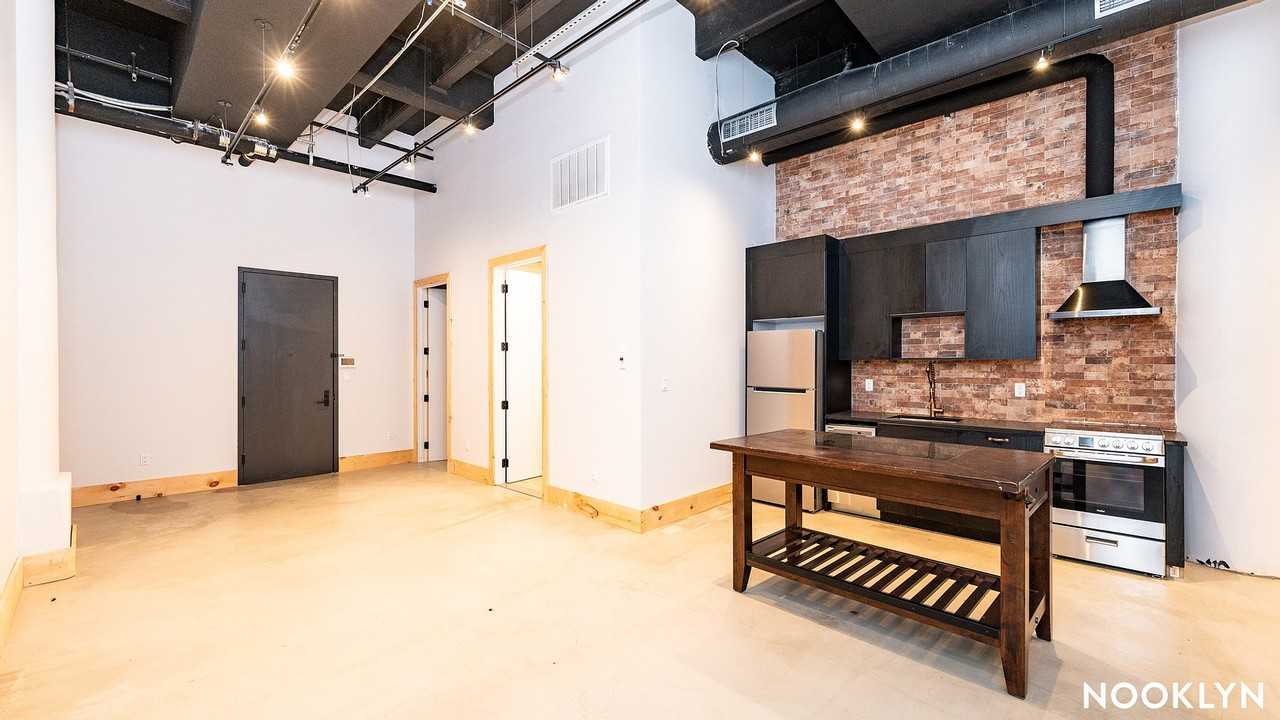 255 18th St #105 - Photo 7 of 20