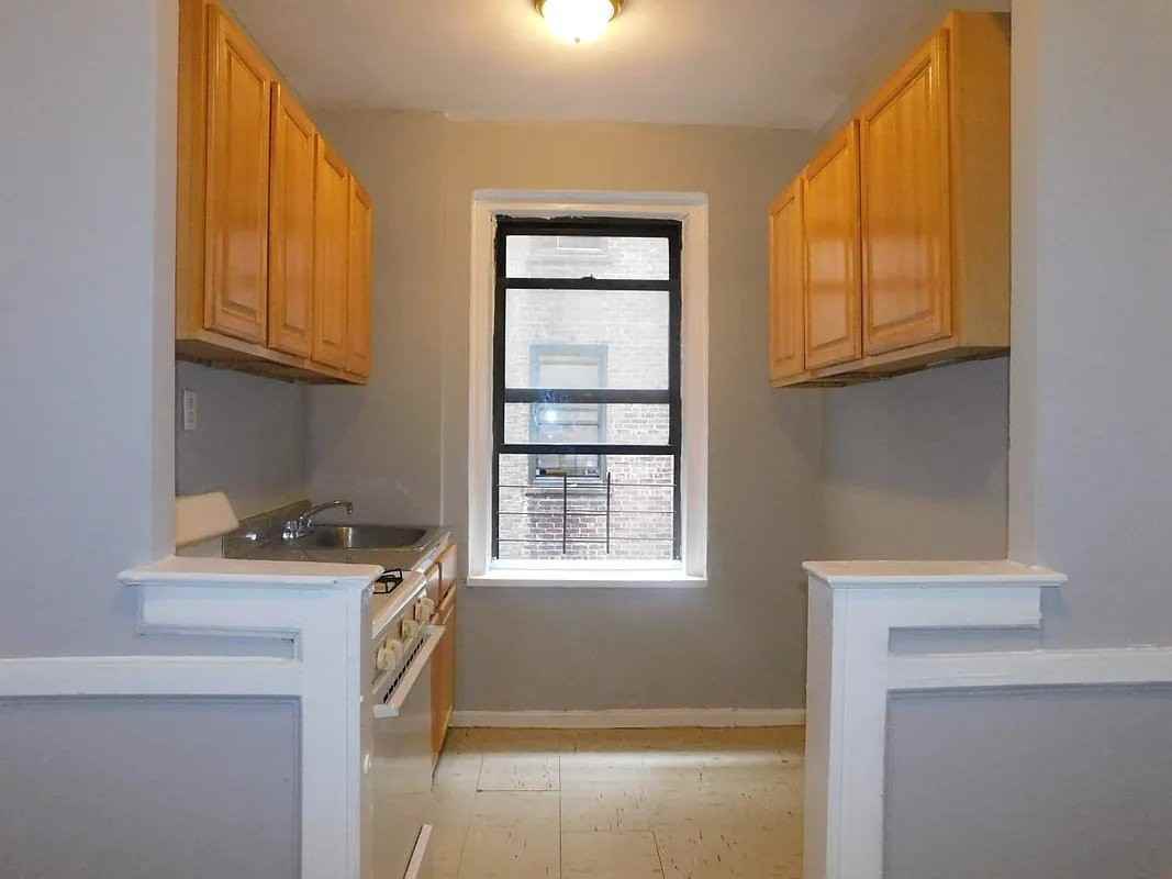 253 E 181st St #3A - Photo 3 of 9