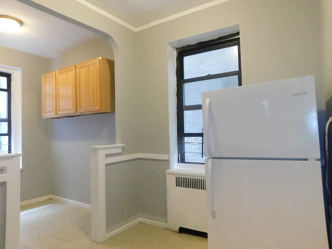 253 E 181st St #3A - Photo 4 of 9