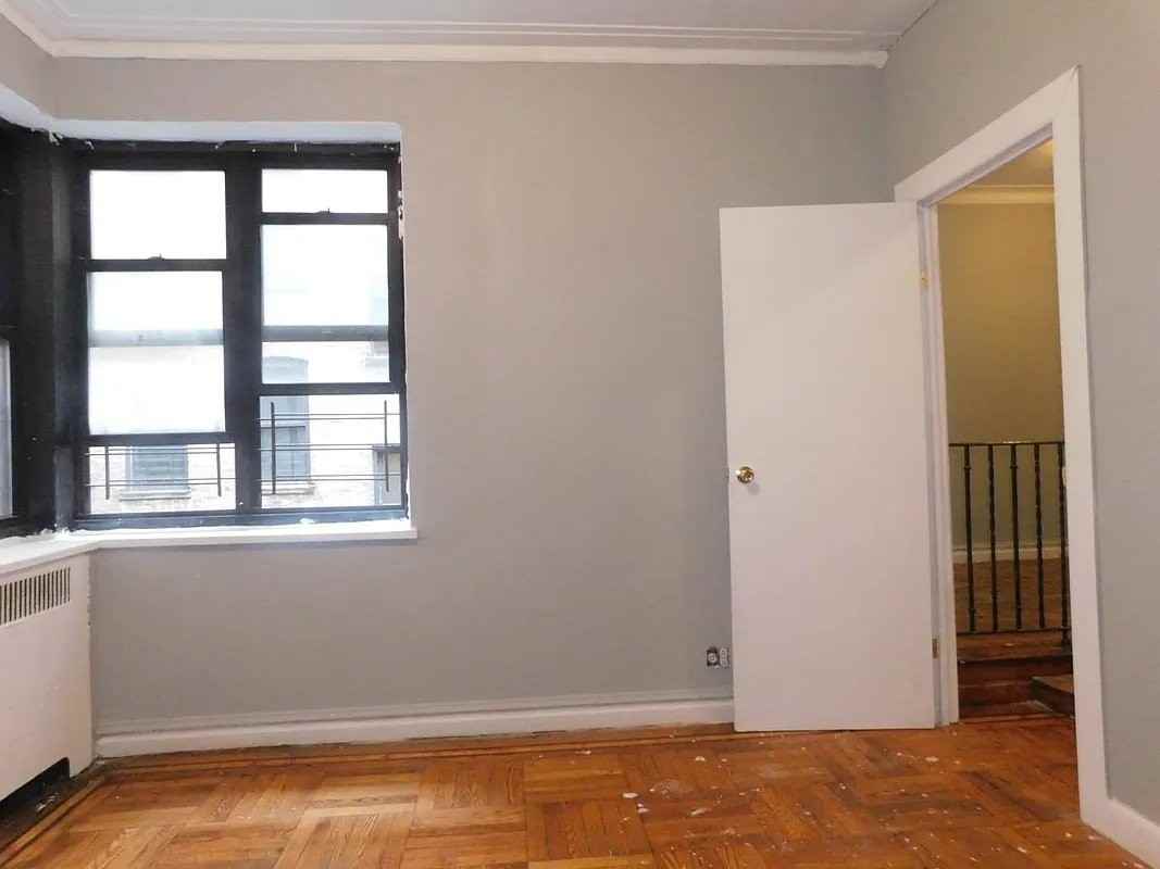 253 E 181st St #3A - Photo 7 of 9