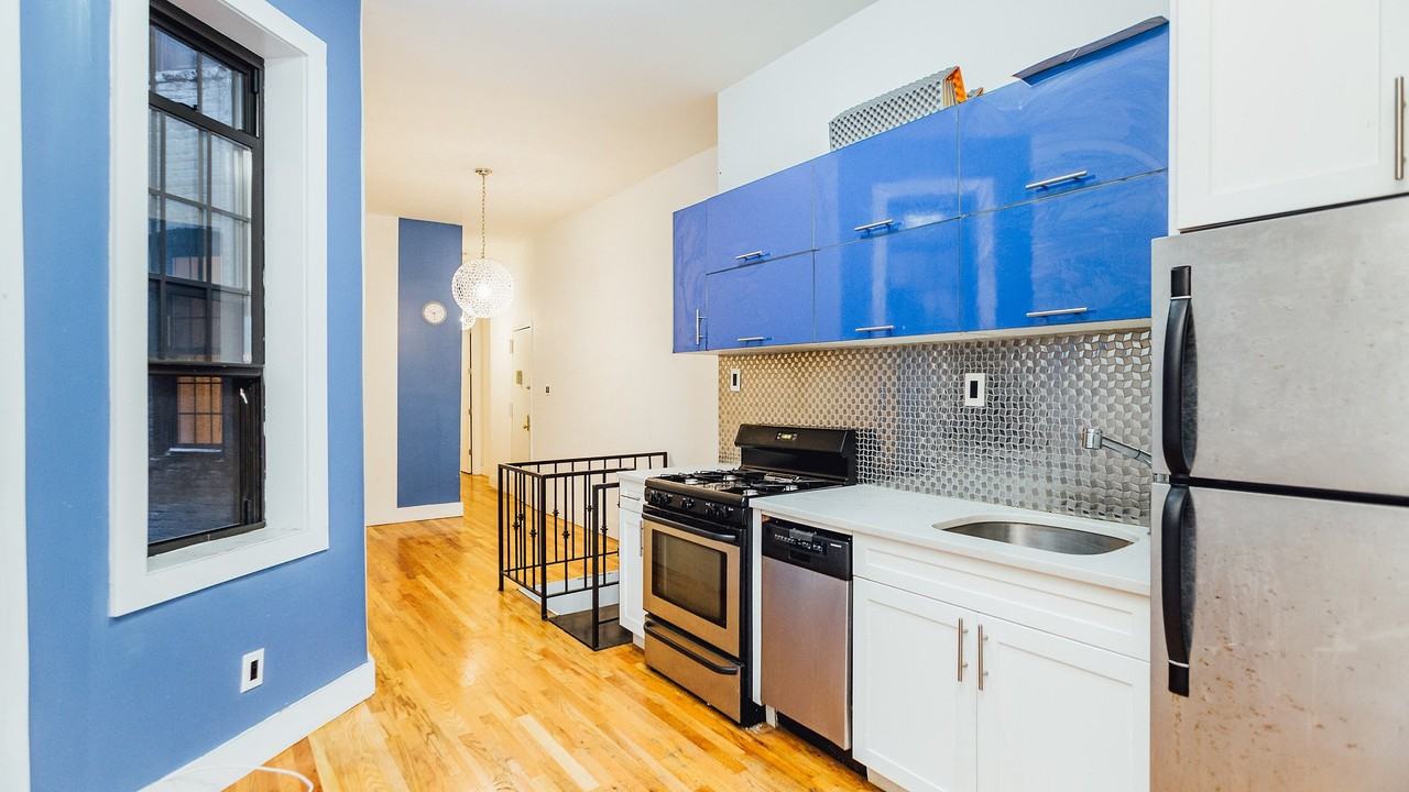 1154 Gates Ave #1L - Photo 2 of 20
