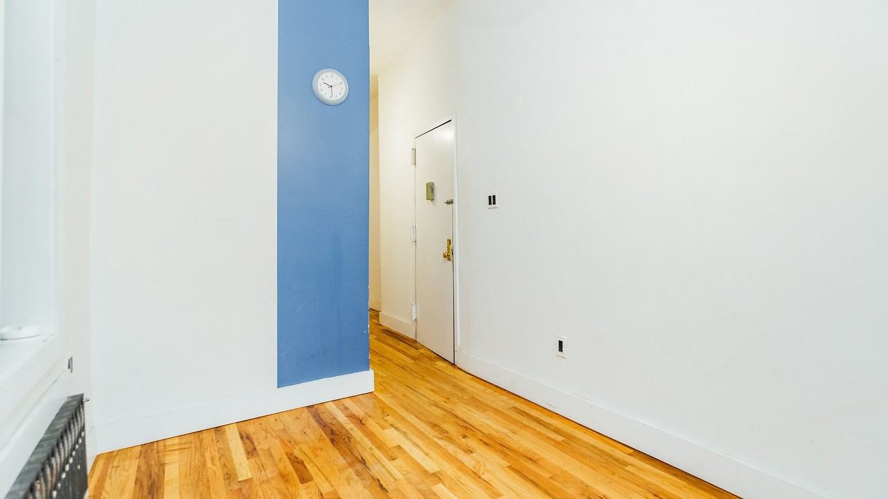 1154 Gates Ave #1L - Photo 6 of 20