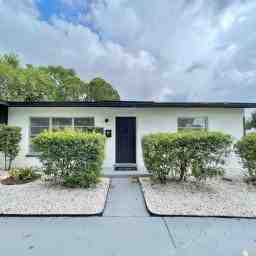 1213 Corbett Ln - Photo 2 of 9