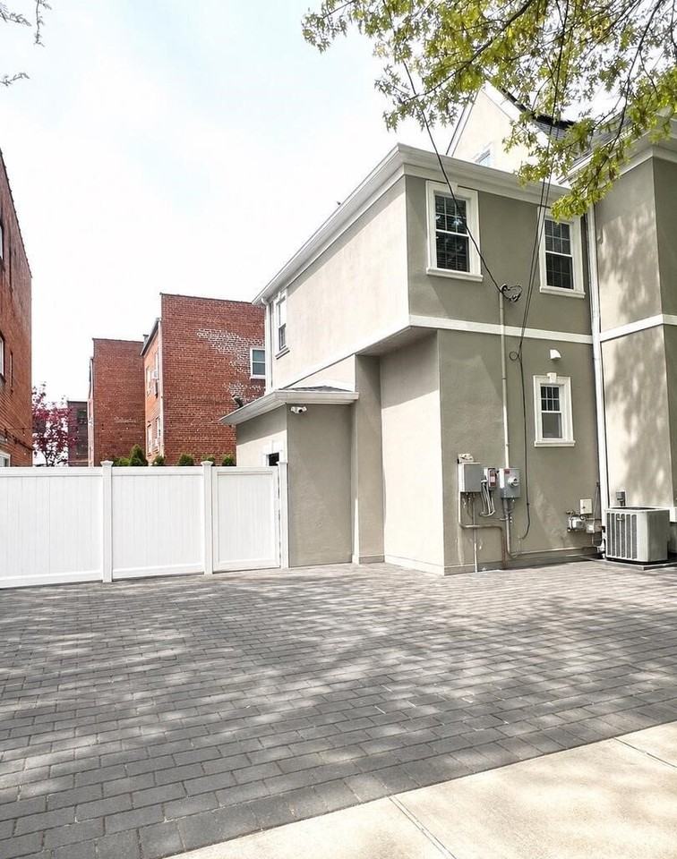 21520 43rd Ave - Photo 6 of 7