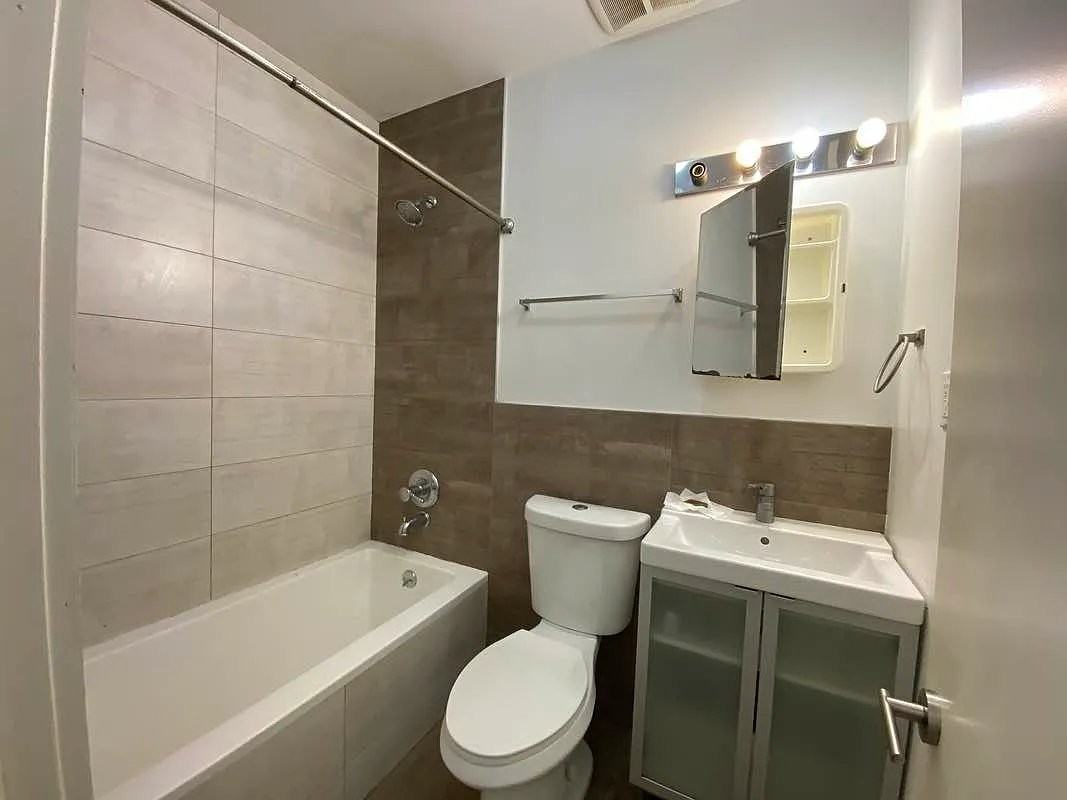 848 Madison St #3 - Photo 7 of 9