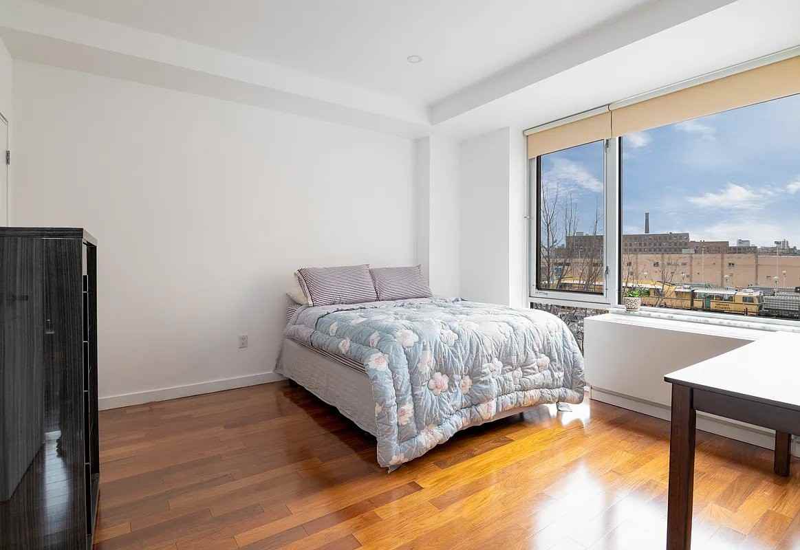 2-40 51st Ave #2C - Photo 4 of 5