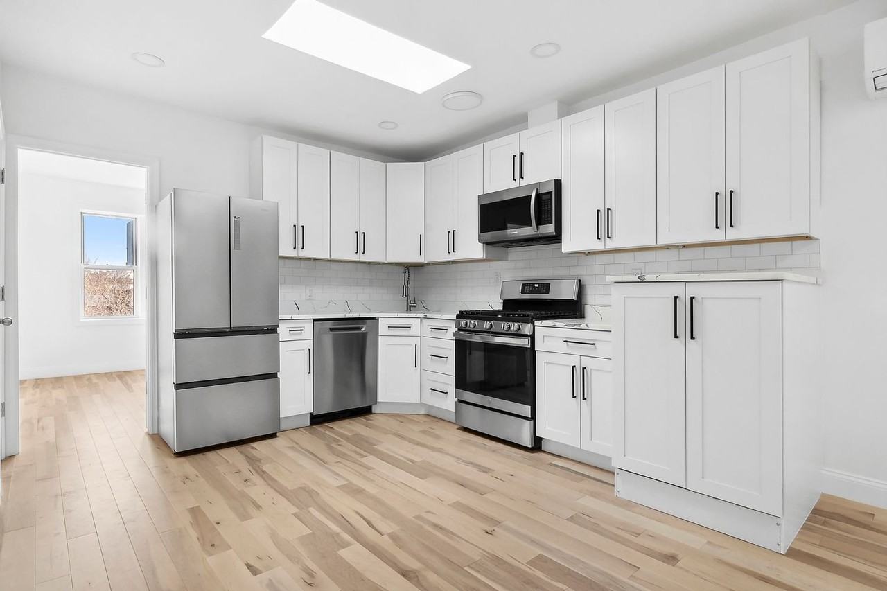955 Pacific St #3 - Photo 2 of 10