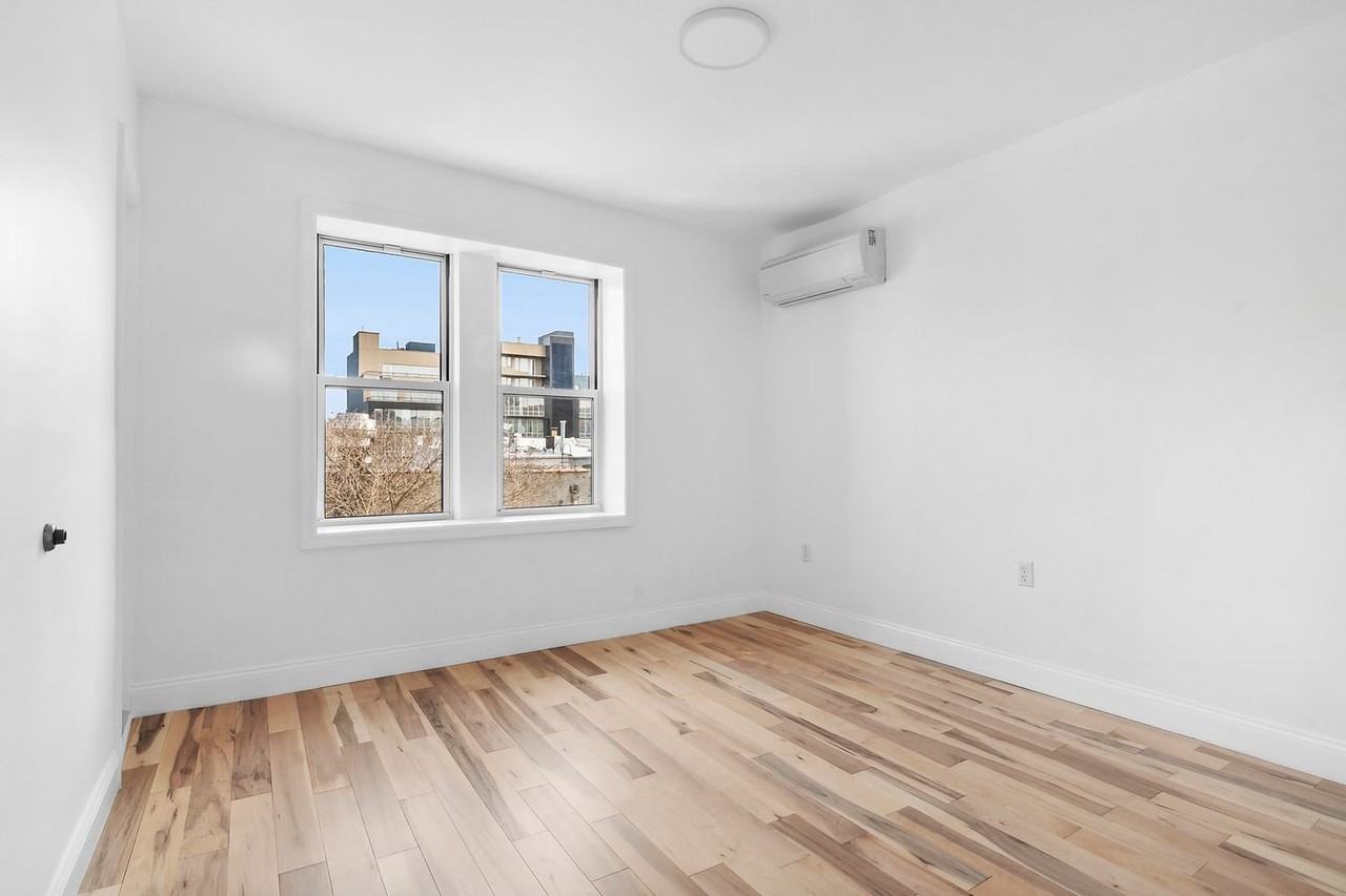 955 Pacific St #3 - Photo 4 of 10