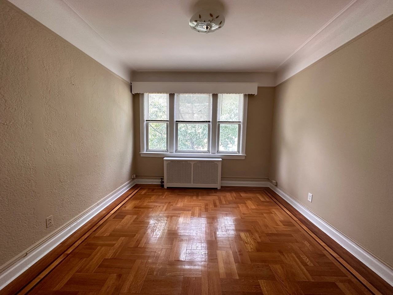 2036 Colonial Ave #2R - Photo 2 of 8