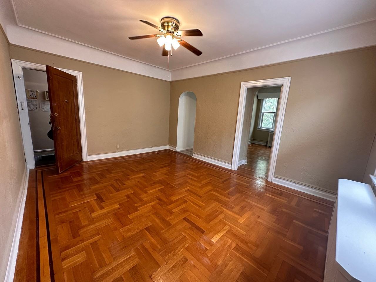 2036 Colonial Ave #2R - Photo 4 of 8