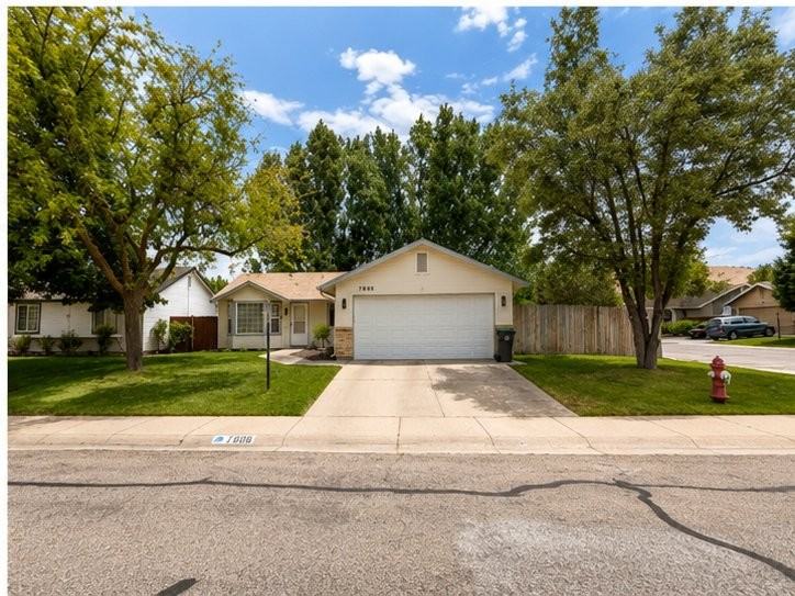 7808 W Elm Brook St - Photo 3 of 6