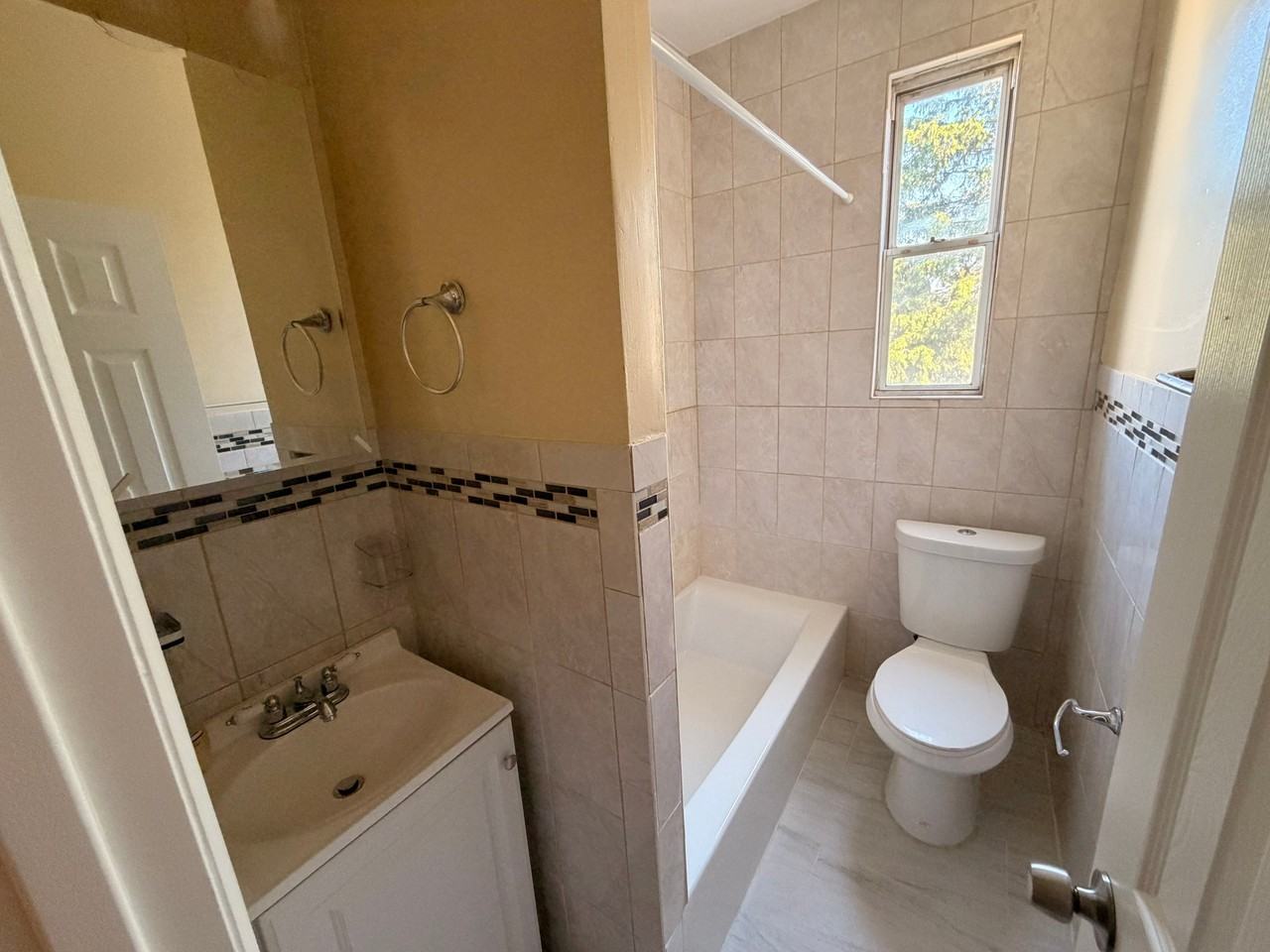 1965 Hobart Ave #3 - Photo 3 of 12