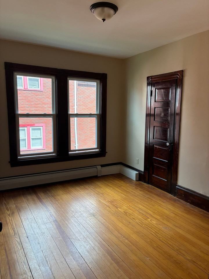 19 Gates St - Photo 4 of 7