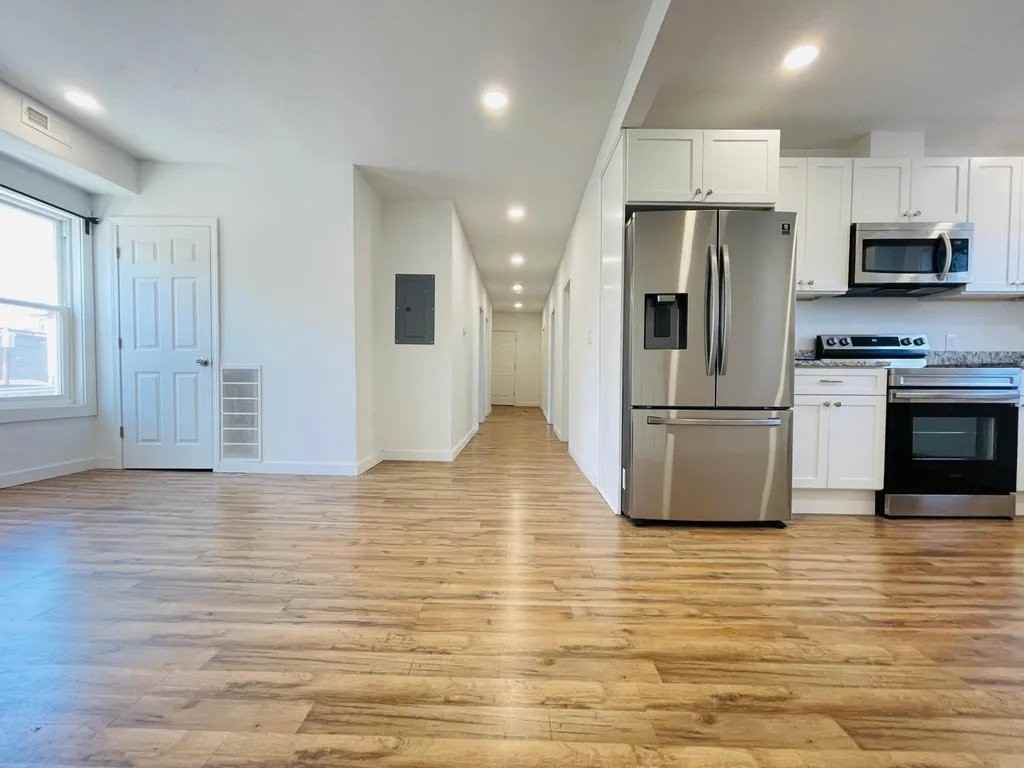147 Canterbury St #3 - Photo 2 of 12