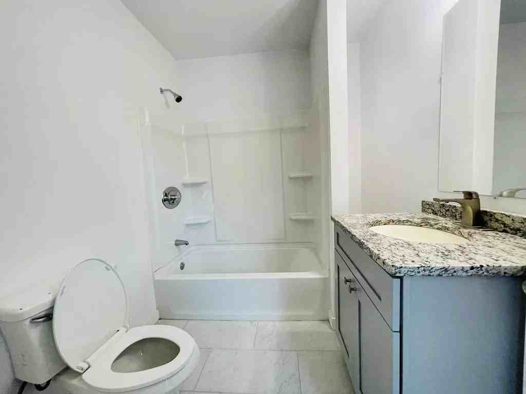 147 Canterbury St #3 - Photo 3 of 12